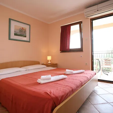Neda Apartment *
