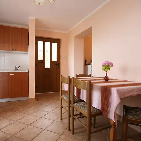 Neda Apartment *